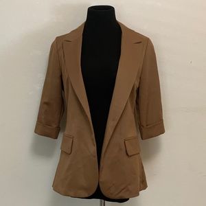 3/4 length sleeve camel color one-button blazer